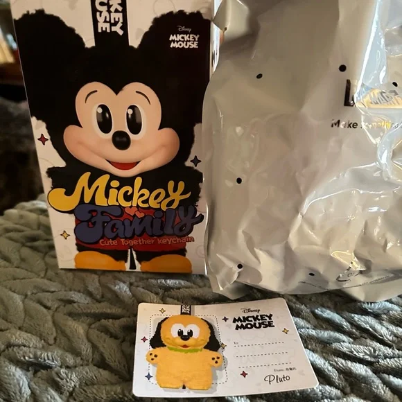 Disney Mickey Mouse Family Keychain - The package is not opened it is confirmed - Picture 2 of 4